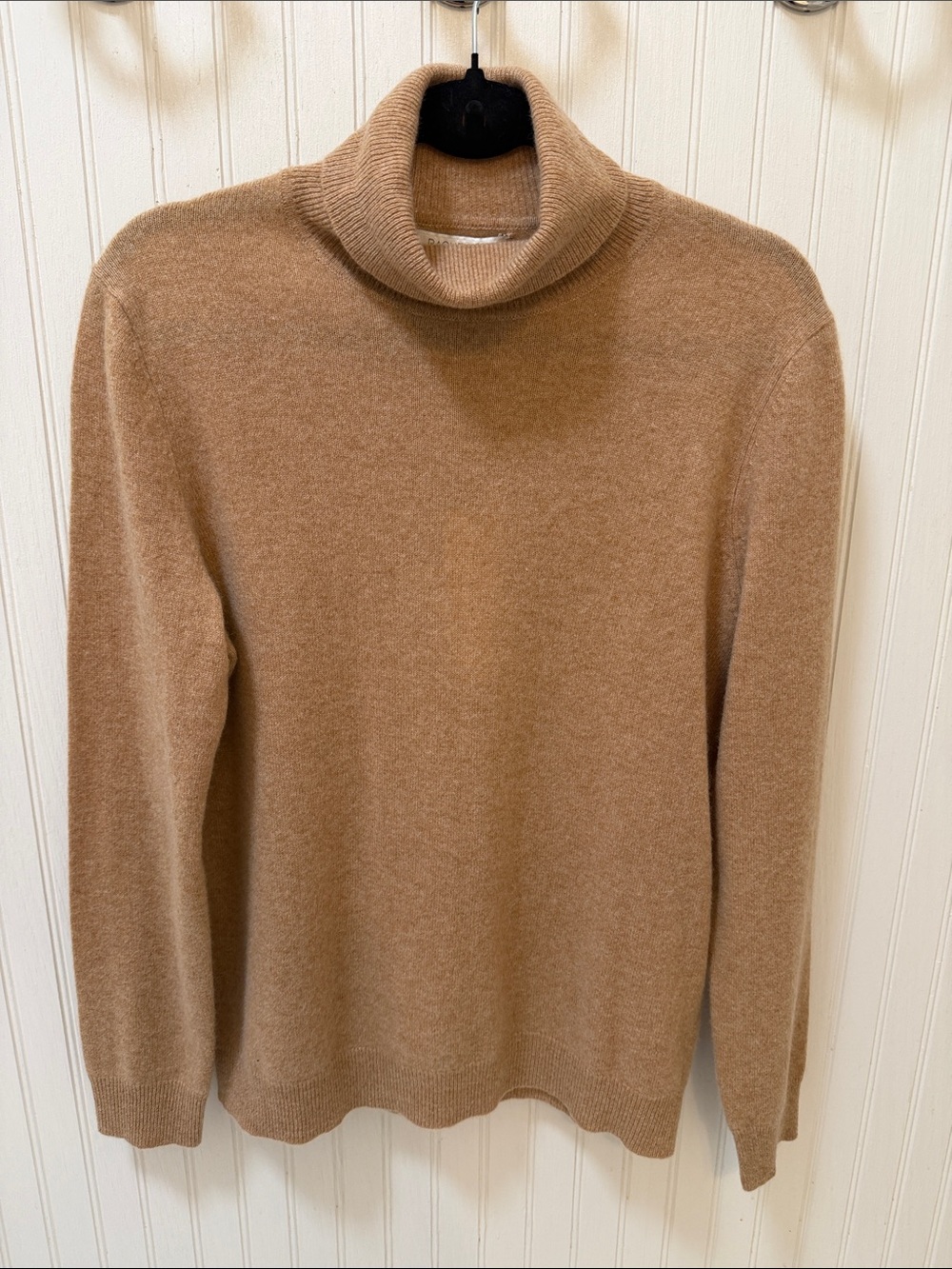 Women’s size pl Classic Camel Turtleneck Sweater